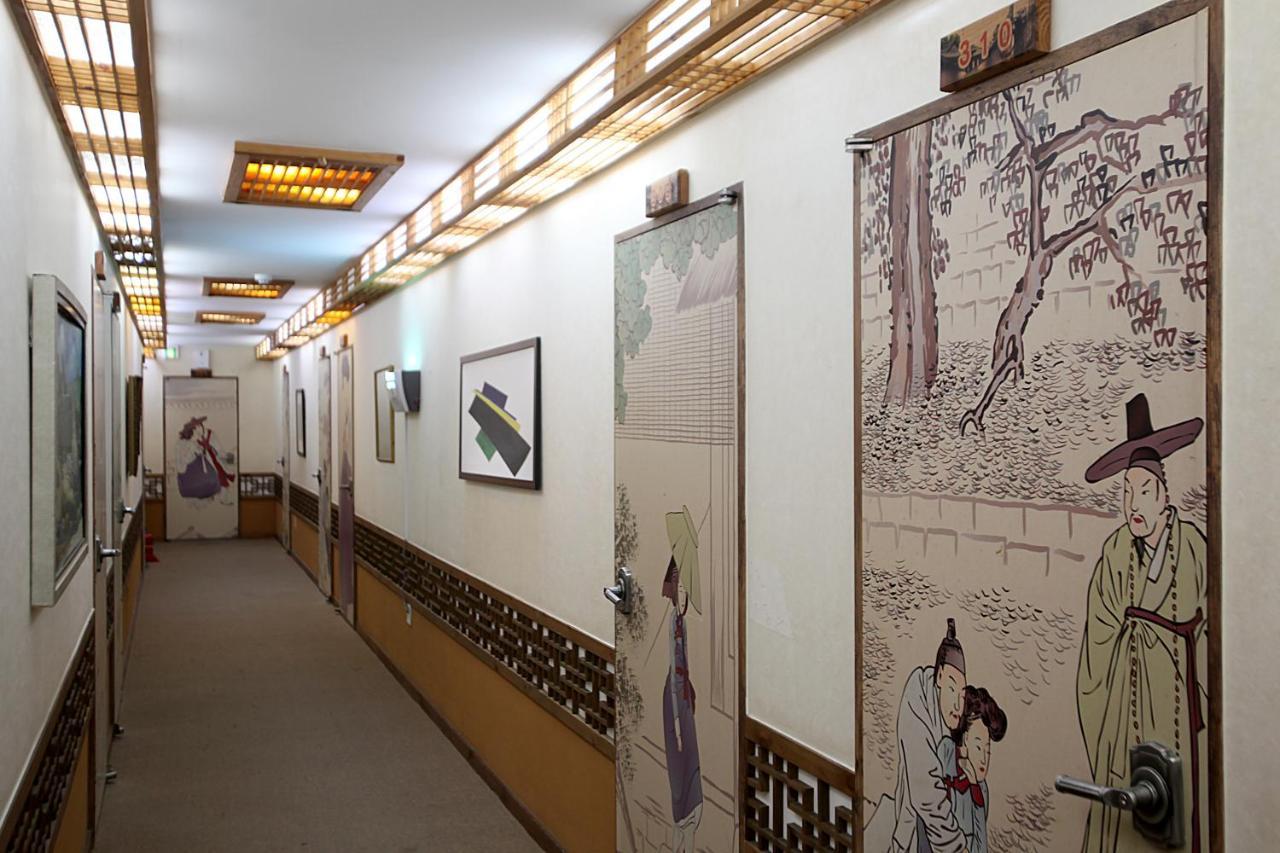Jeonju Hanok Taejogung Hotel Екстер'єр фото