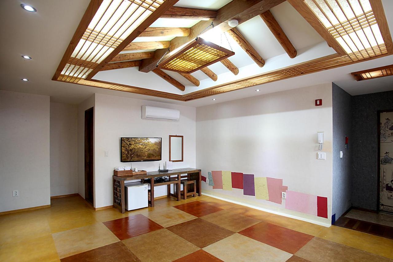 Jeonju Hanok Taejogung Hotel Номер фото